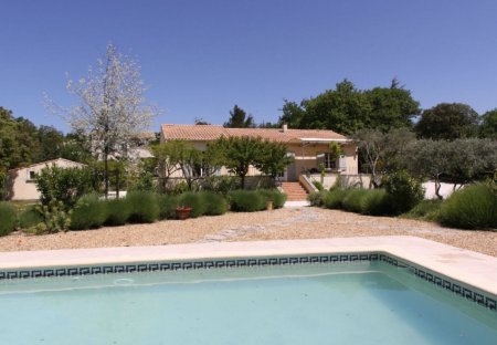 Villa in Cabrières-d'Avignon, the South of France