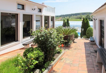 Villa in Vau, Portugal