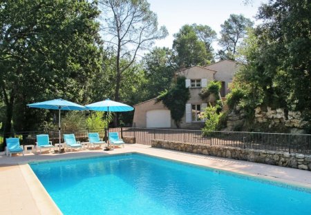 House in Bagnols-en-Forêt, the South of France