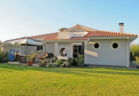 House in Bourg 2, France