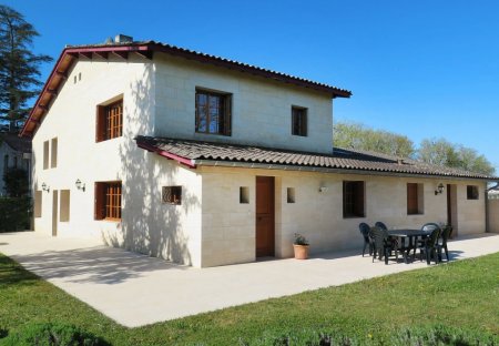 House in Gardegan-et-Tourtirac, France