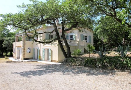House in Bagnols-en-Forêt, the South of France