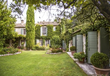 Villa in Les Ecarts, the South of France