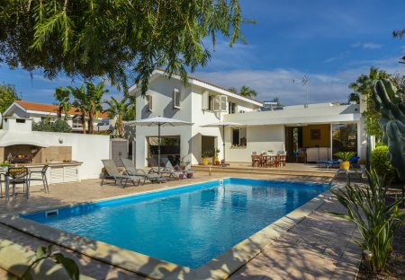 Villa in Pervolia, Cyprus