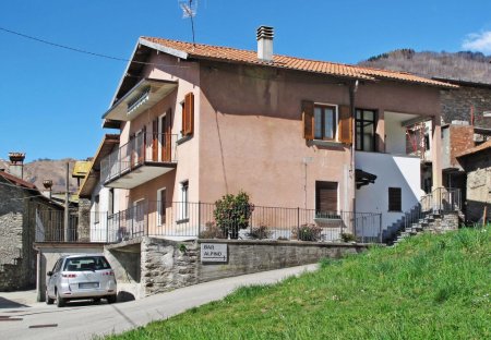 Apartment in Peglio, Italy