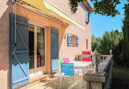 House in Bagnols-en-Forêt, the South of France