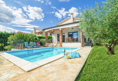 Villa in Sveti Lovreč Pazenatički, Croatia