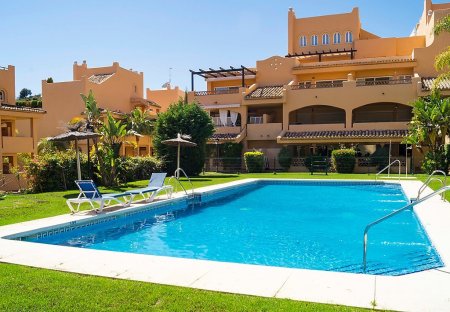 Apartment in Elviria, Spain