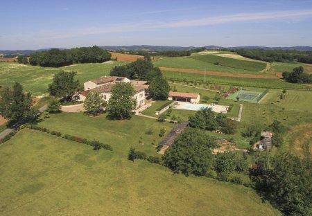 Chateau in Andillac, the South of France: DCIM\100MEDIA\DJI_0084.JPG