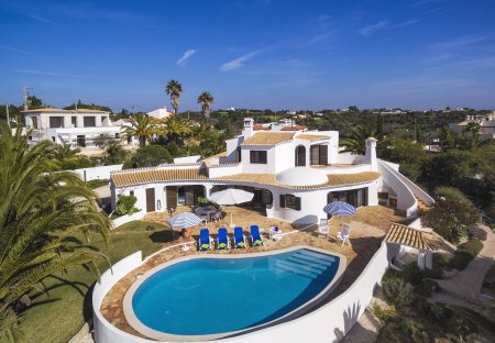 Villa in Caramujeira, Algarve
