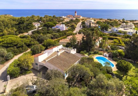 Villa in Alfanzina, Algarve