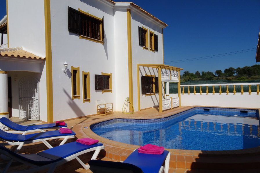 Villa to rent in Guia, Algarve with private pool 287988