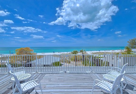 Apartment in Holmes Beach, Florida