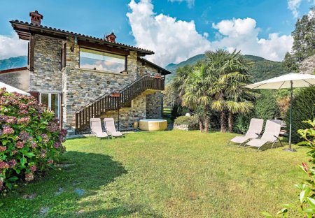 Villa in Gravedona-San Gregorio, Italy