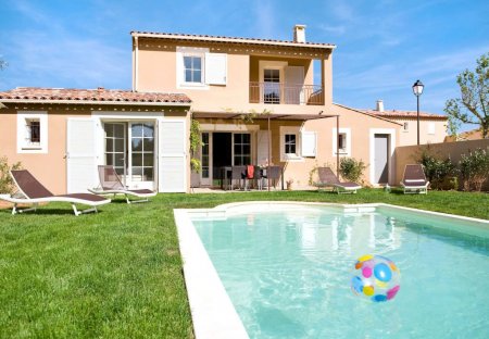 House in Saint-Saturnin-lès-Apt, the South of France