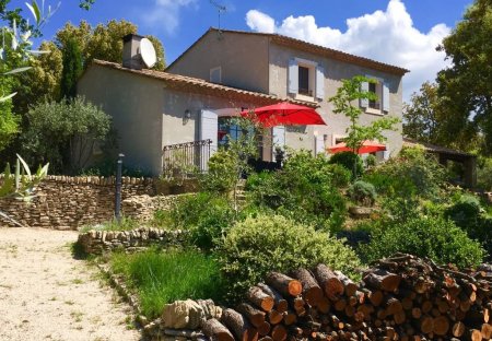 House in L'Isle-sur-la-Sorgue, the South of France