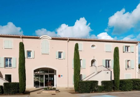 Apartment in Paradou, the South of France