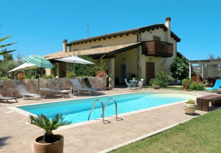 Villa in Città Sant'Angelo, Italy
