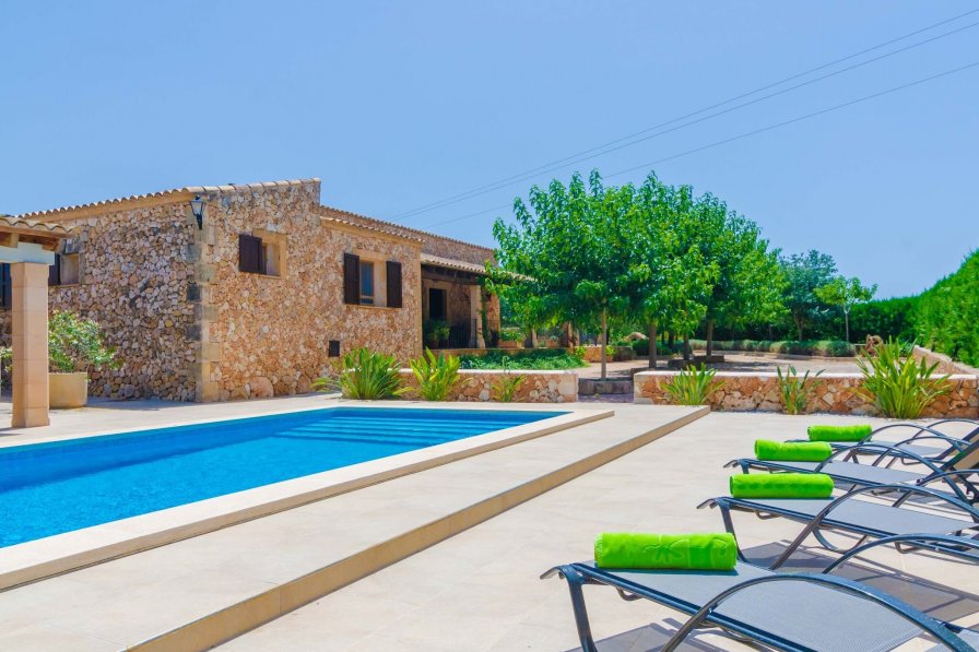 Owners abroad Aubadallet