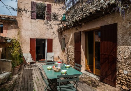 House in Saint-Saturnin-lès-Apt, the South of France