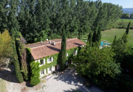 Villa in L'Isle-sur-la-Sorgue, the South of France