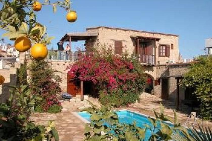 Villa in Tochni, Cyprus with 4 bedrooms, swimming pool 3117