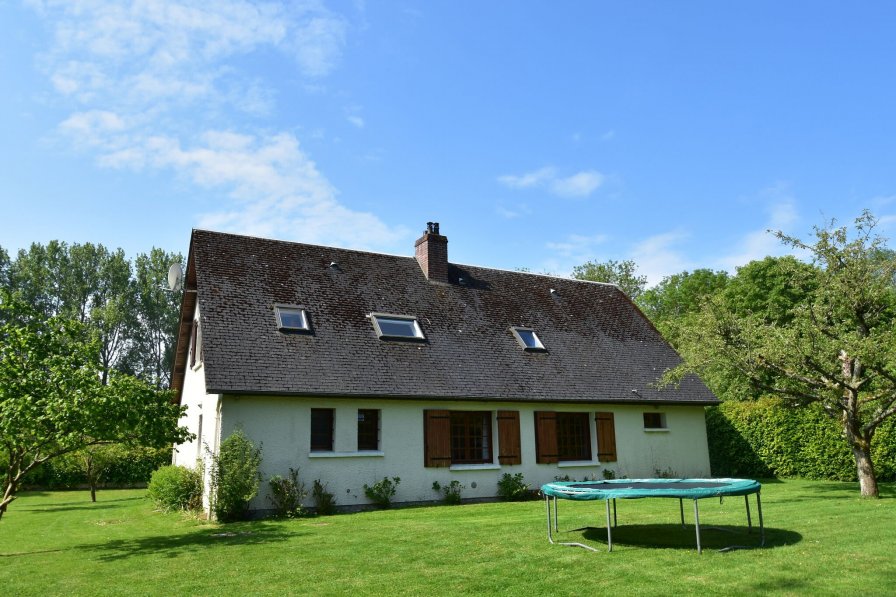 Owners abroad La Rivi�re