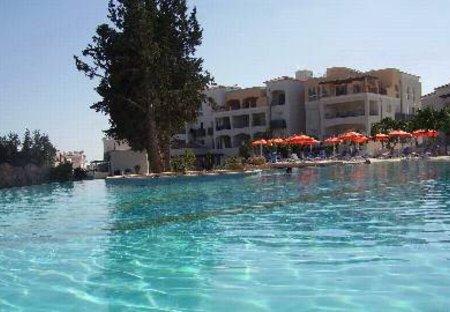 Apartment in Universal, Cyprus: Large infinity Pool