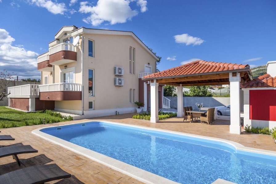 Villa in Croatia, Kaštel Novi