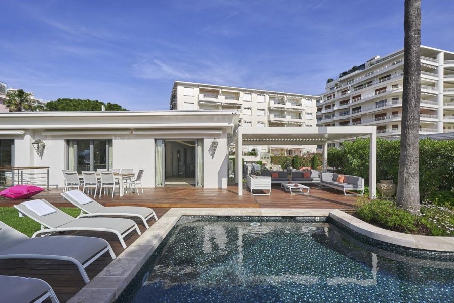 Villa in France, Moure Rouge