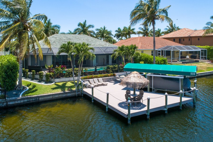 Island House Life is full of choices choose wisely. Stylish Gulf