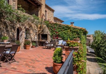 Village House in Spain, Pals