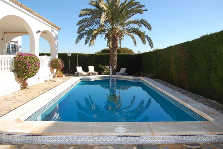 Villa to rent in Villamartín, Spain with private pool 48598