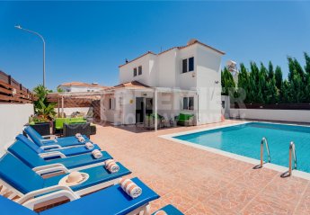 Villa in Cyprus, Nissi Beach