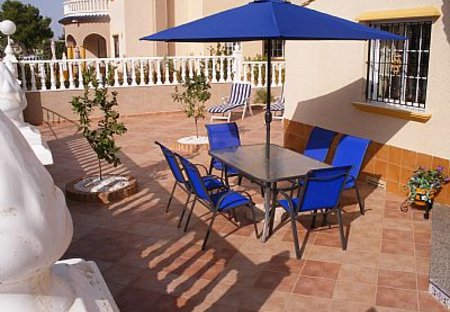 Villa in La Cuerda y Lomas de Cabo Roig, Spain: Front outside patio area