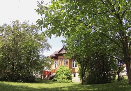 House in Malopolskie, Poland: FRONT GARDEN VIEW OF HOUSE