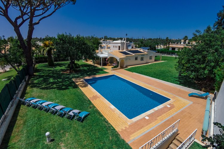Villa to rent in Vilamoura, Algarve with private pool 69270