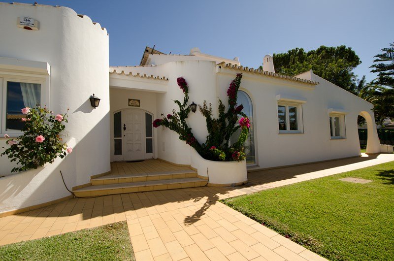 Villa to rent in Vilamoura, Algarve with private pool 69270