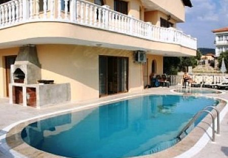 Villa in Kuşadası, Turkey: Pool and BBQ