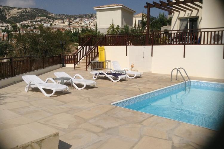 Apartment to rent in Peyia, Cyprus with shared pool 76506