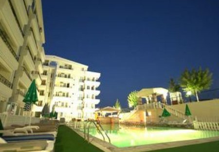 Apartment in Didim, Turkey: Pool at night