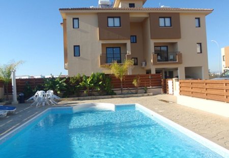 Apartment in Pervolia, Cyprus: Swimming Pool