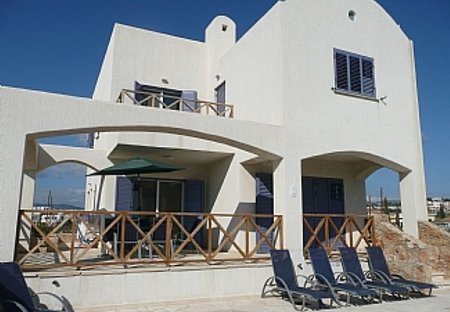 Villa in Chlorakas, Cyprus: Exterior of villa