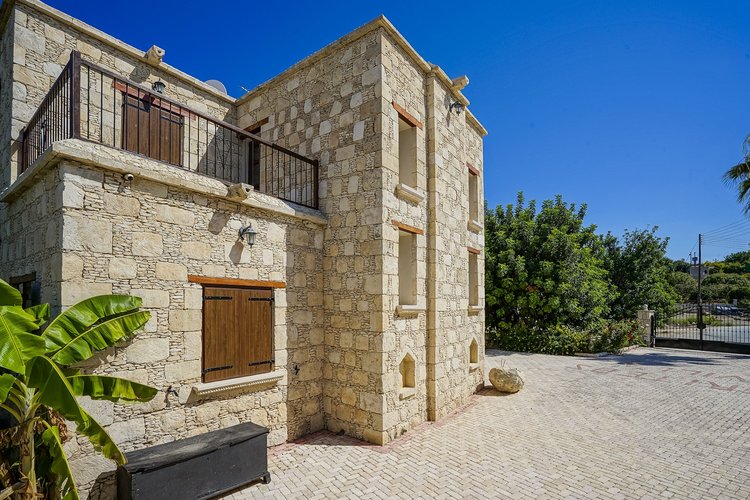 Villa to rent in Peristerona, Cyprus with private pool 84059