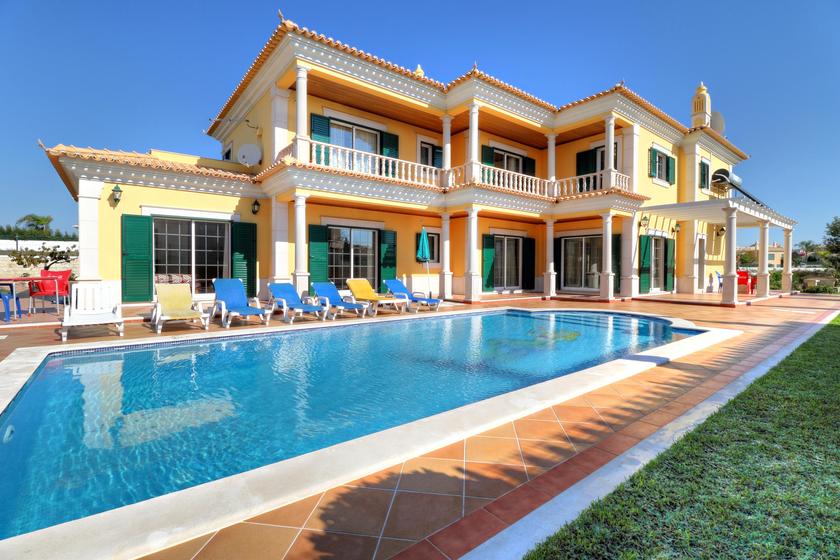 Villa to rent in Praia da Galé, Algarve with private pool 84387