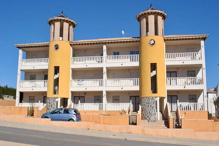 Apartment to rent in La Cuerda y Lomas de Cabo Roig, Spain with shared