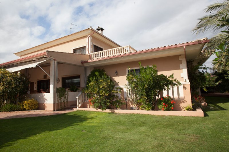 Villa to rent in Valencia City, Spain with private pool 89036