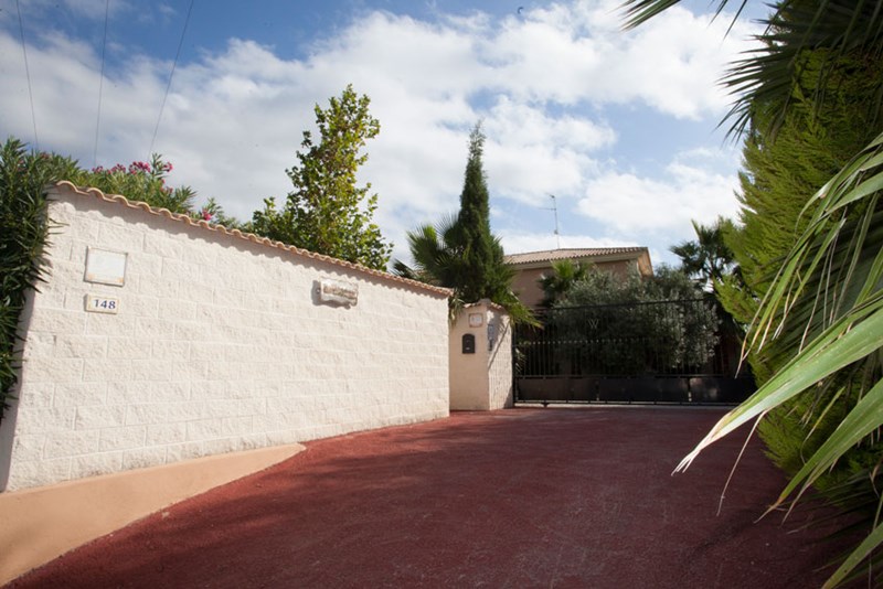 Villa to rent in Valencia City, Spain with private pool 89036