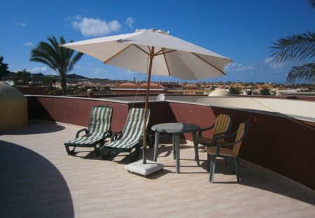 Villa in Geafond, Fuerteventura: Private roof terrace with impressive mountain and sea views