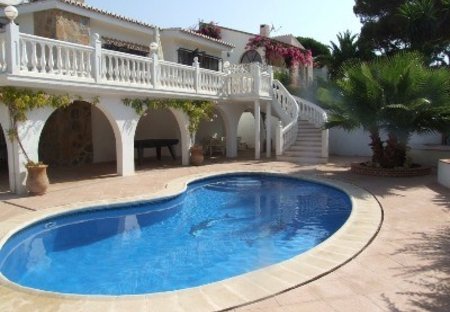 Villa in Miraflores, Spain: Pool area.